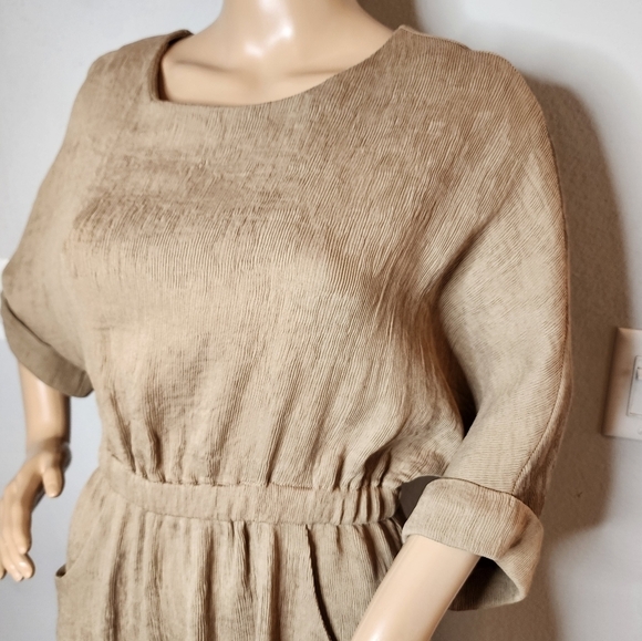 Flawless tan dress with pockets. Stretch waist. 3/4 sleeve. Crinkle fabric. M - Picture 8 of 15